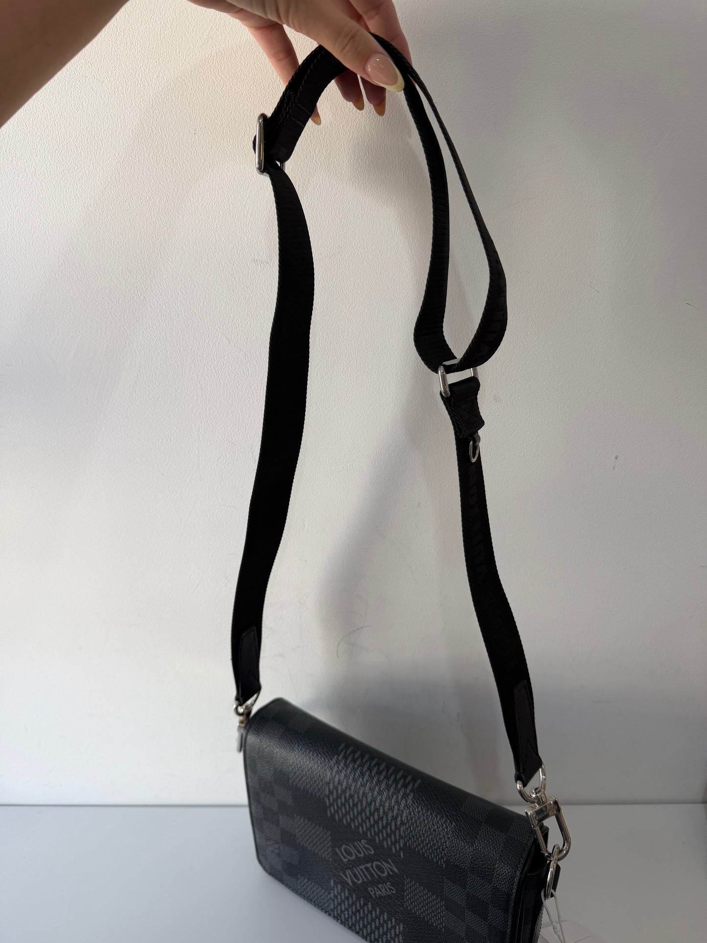 Preloved, Studio Messenger bag, Damier Graphite 3D Canvas Louis Vuitton Unisex Bag, 23.5 x 16 x 5.5 cm
