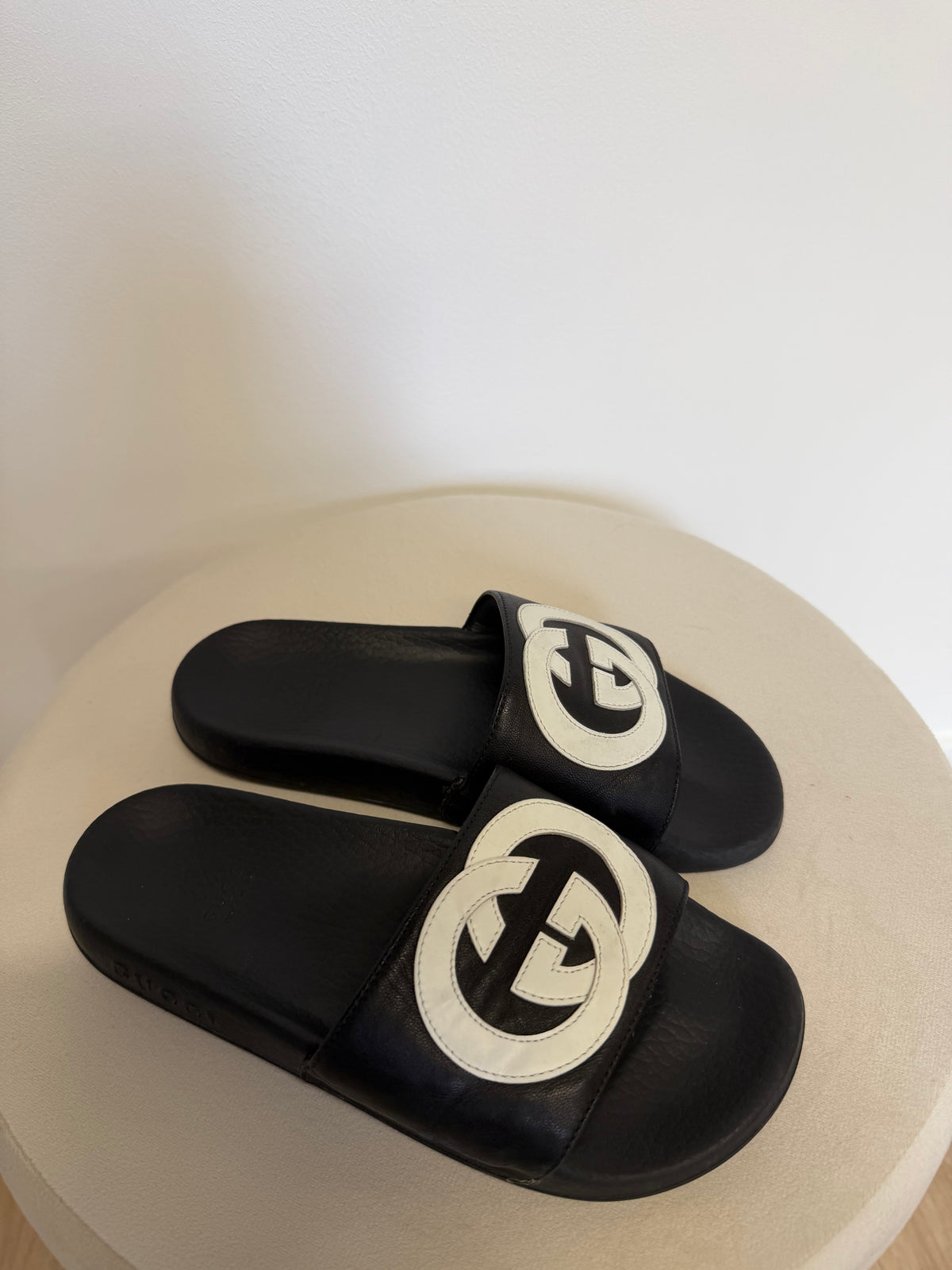 Preloved Gucci Kids Sliders Age 7 Black