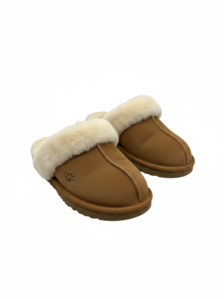 Preloved UGG Kids Slippers Youth 13 Chestnut