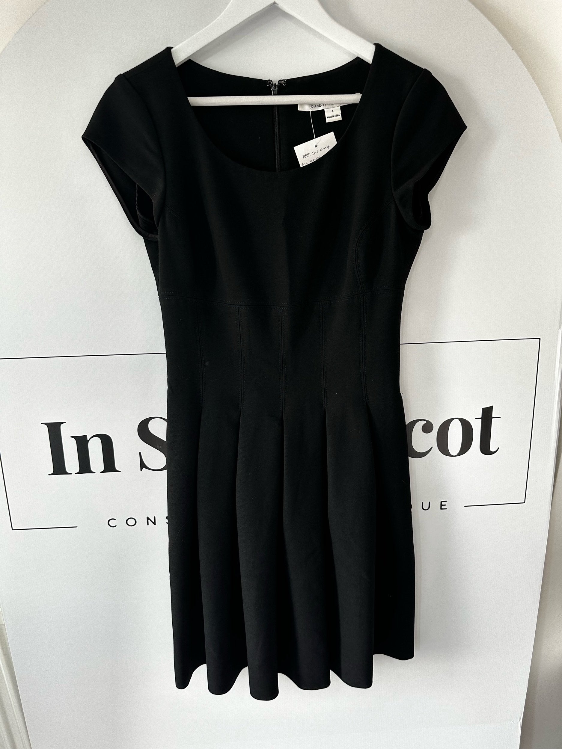 Diane Von Furstenberg Dress - 8