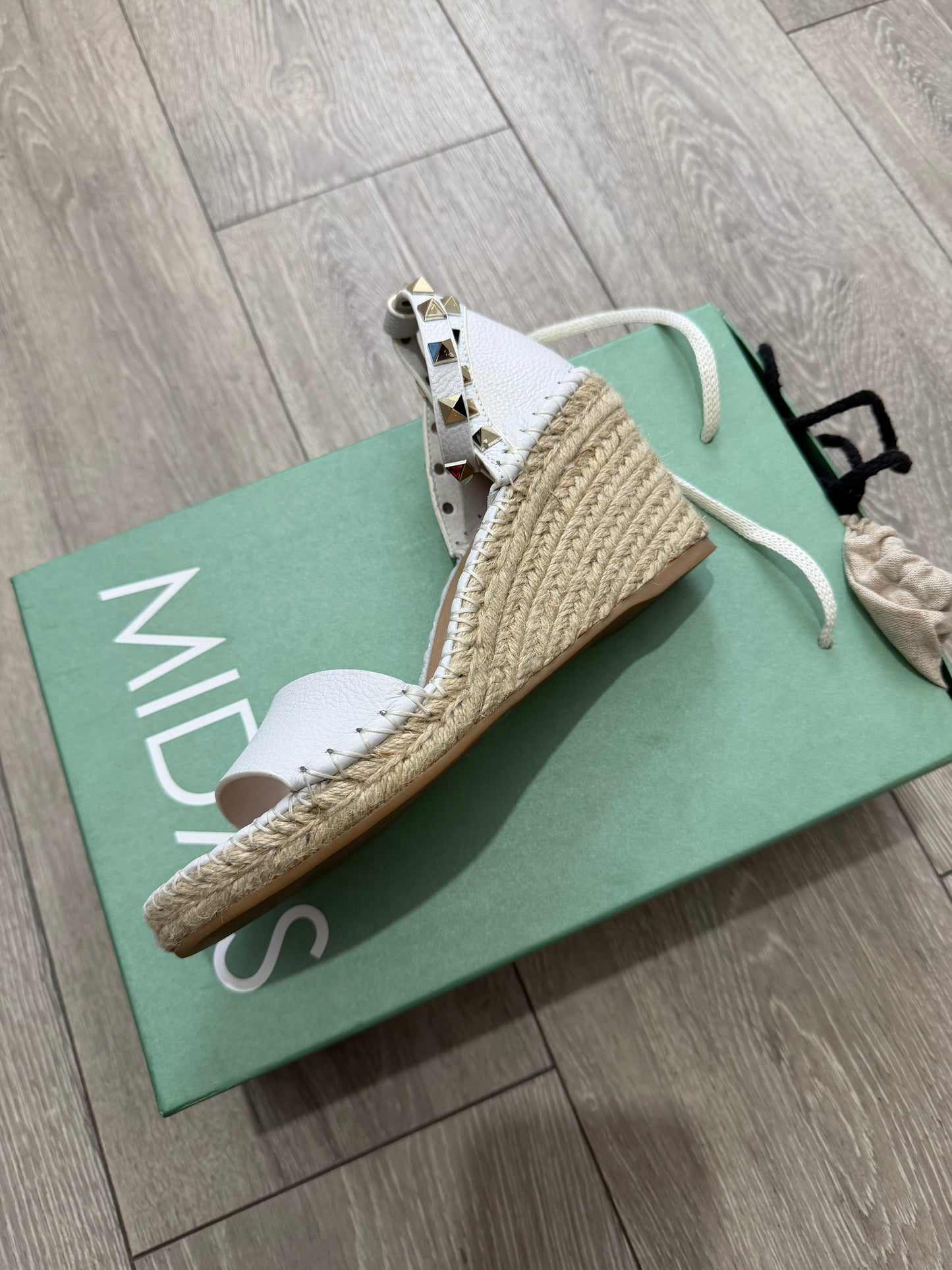 White Midas Wedges, 4