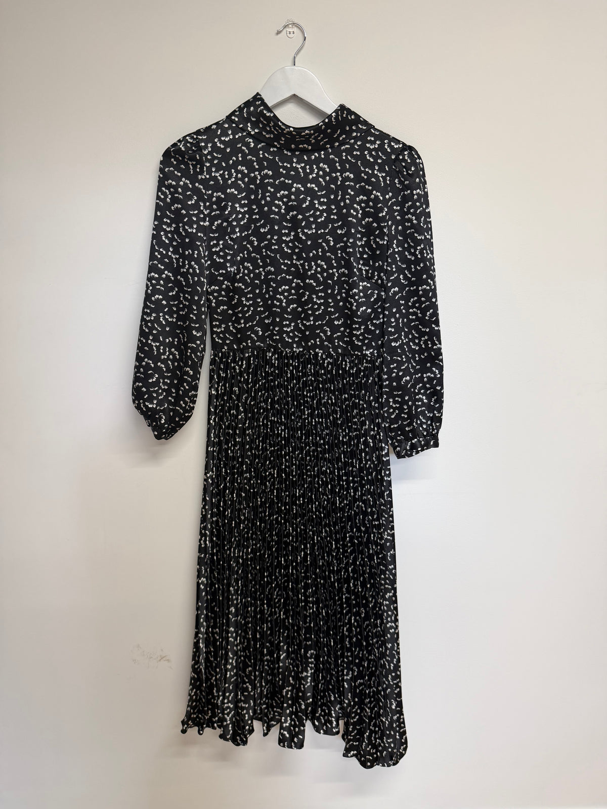 Preloved M&S Dress Size 6 Black Pattern