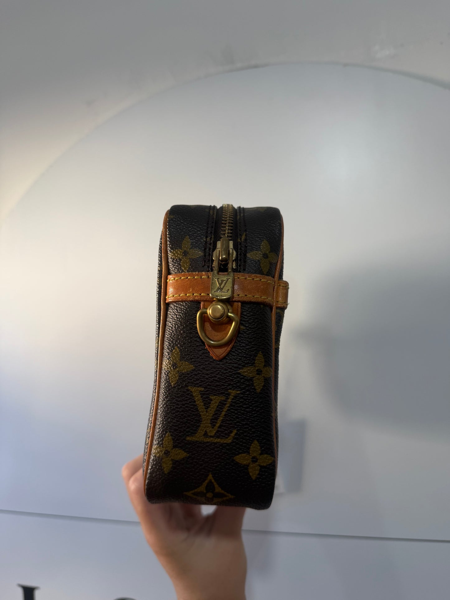 Monogram Louis Vuitton Compiegne 23, Has crossbody hooks