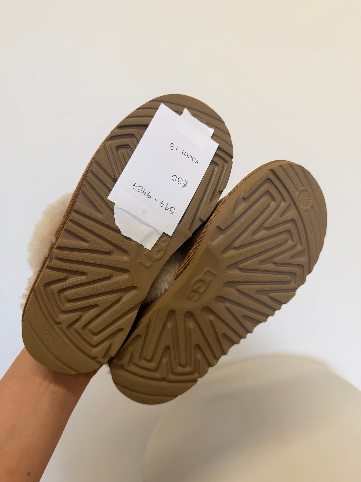 Preloved UGG Kids Slippers Youth 13 Chestnut