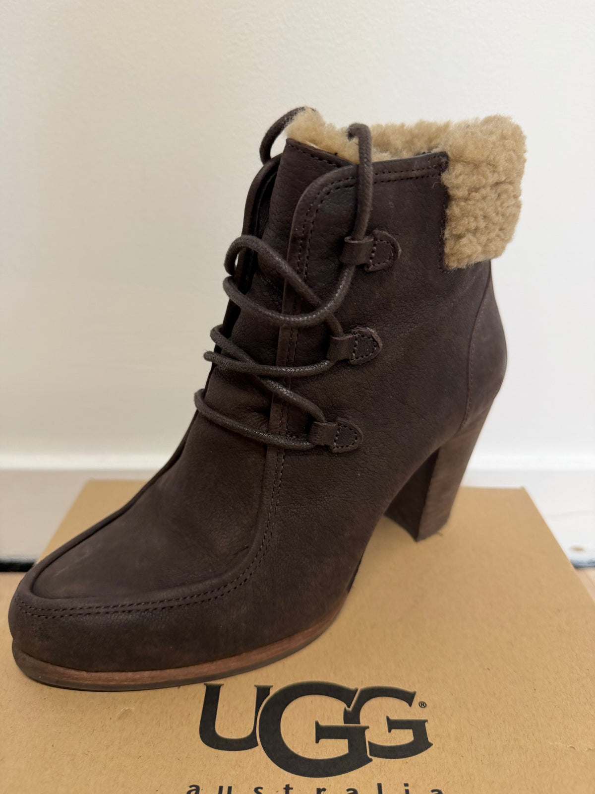 Preloved Ugg Boots Size 4 Brown