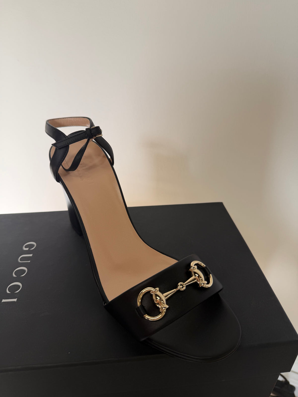 Preloved Gucci Shoes, Size 7 Black