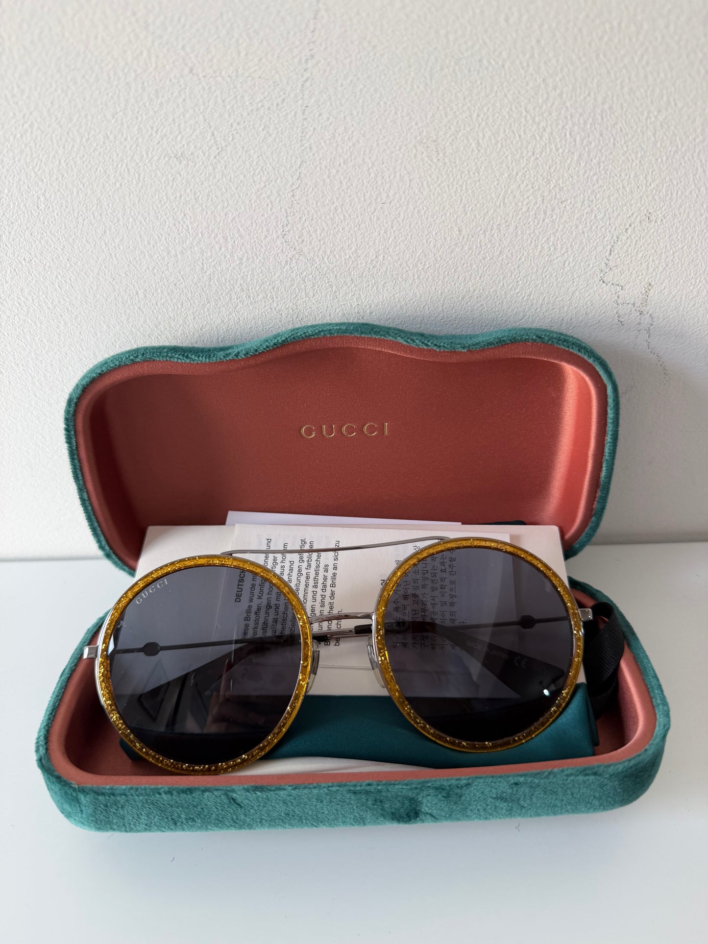Pre-owned, Black/Gold Gucci Sunglasses
