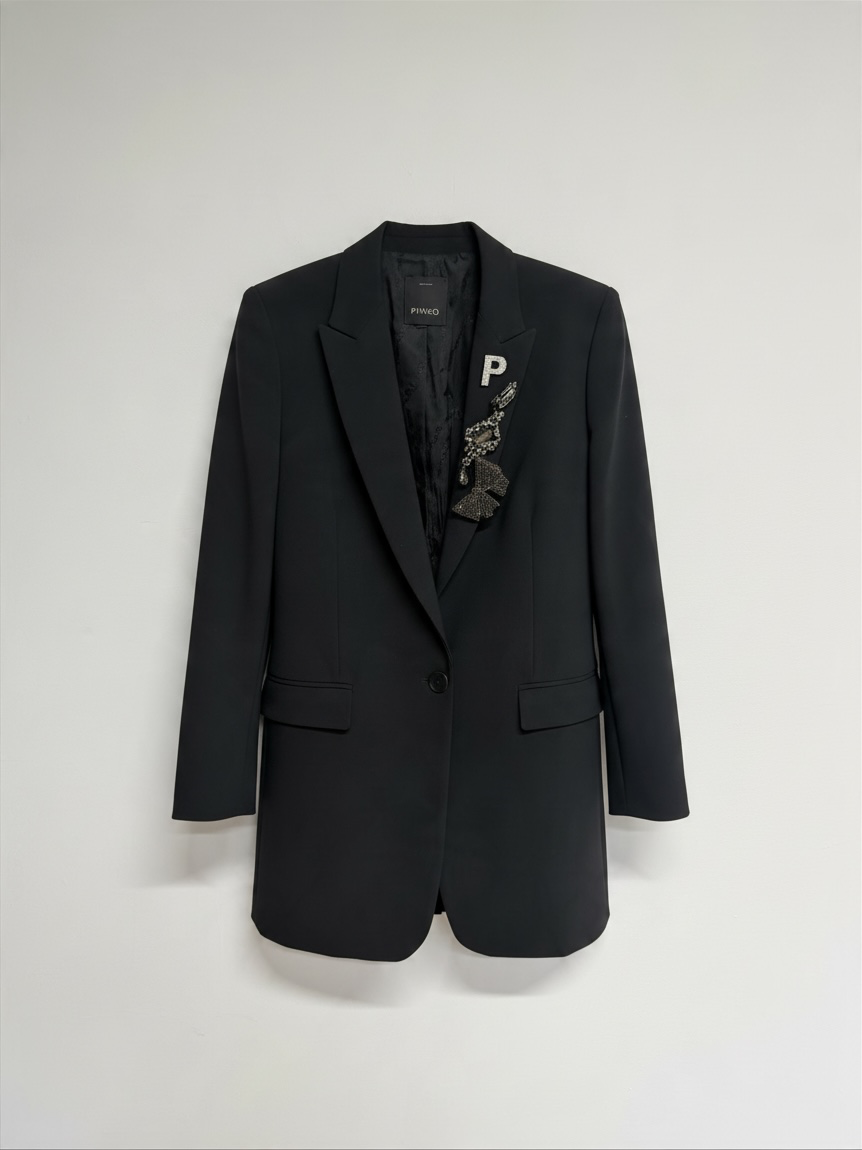Preloved Pinko Blazer UK 8 Black with stunning diamond brooches