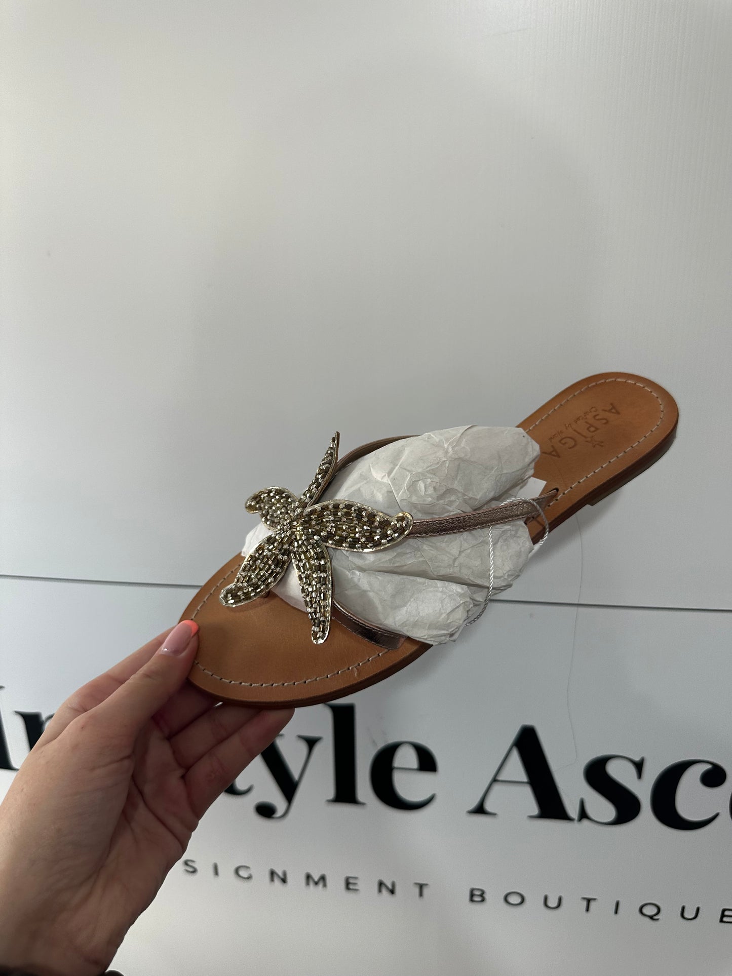 Star Aspiga Sandals Flats, Size 6