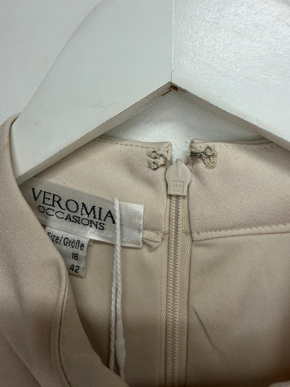 Preloved Veronmia Occasions Dress Size 16 Cream