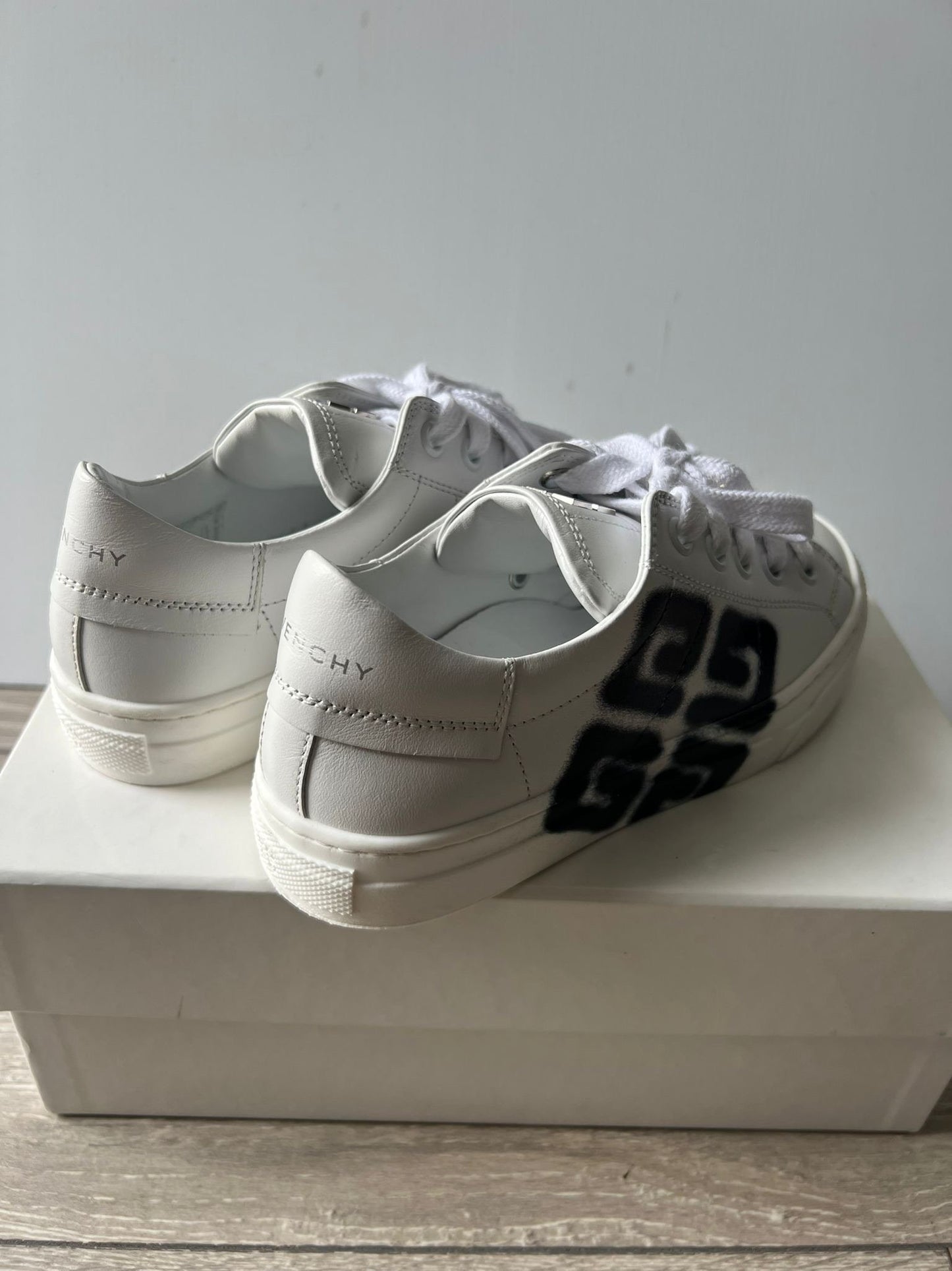 Givenchy Kids Trainers - Age 5/6