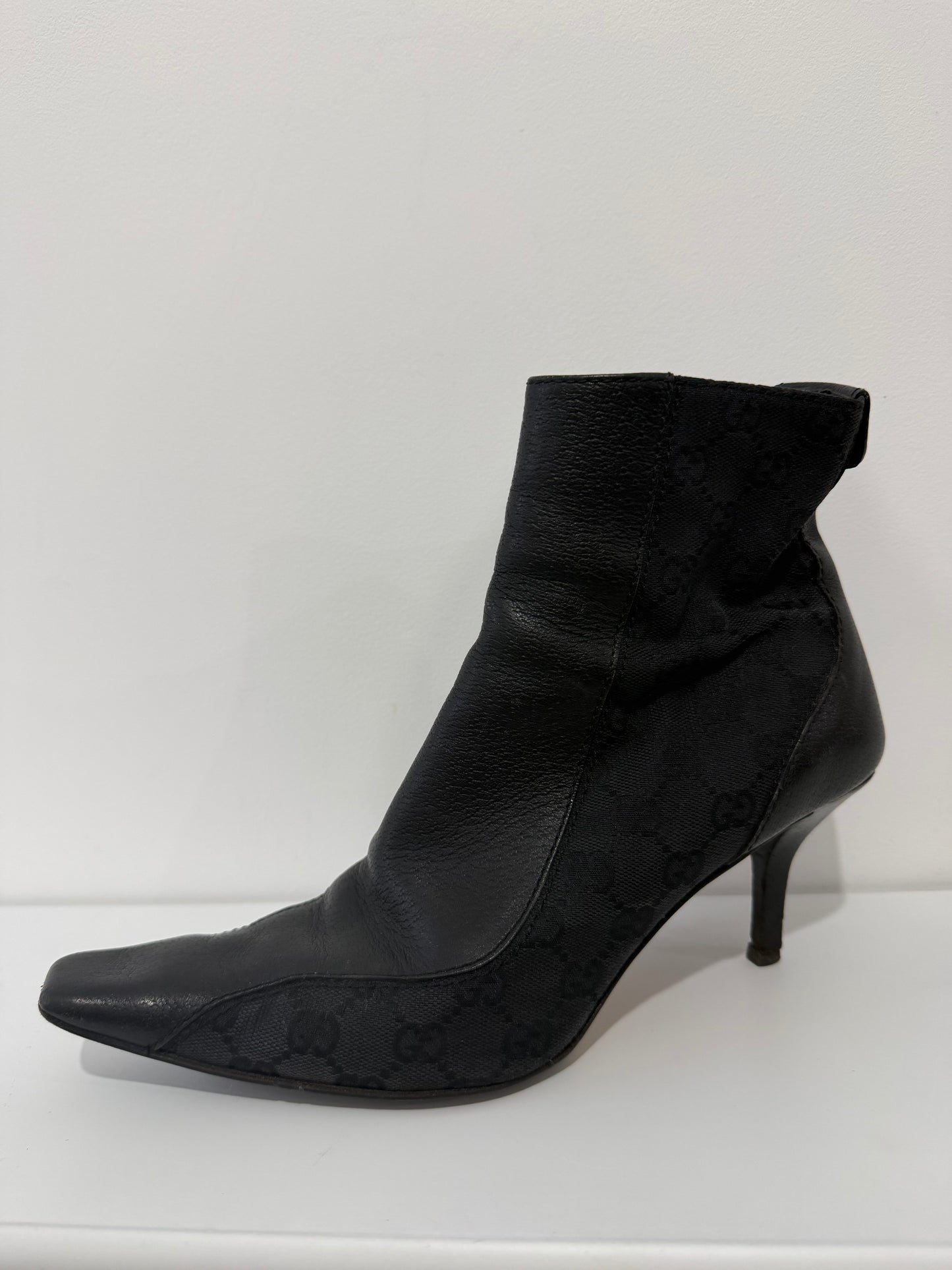 Preloved Black Leather Gucci Ankle Boots, 40/7