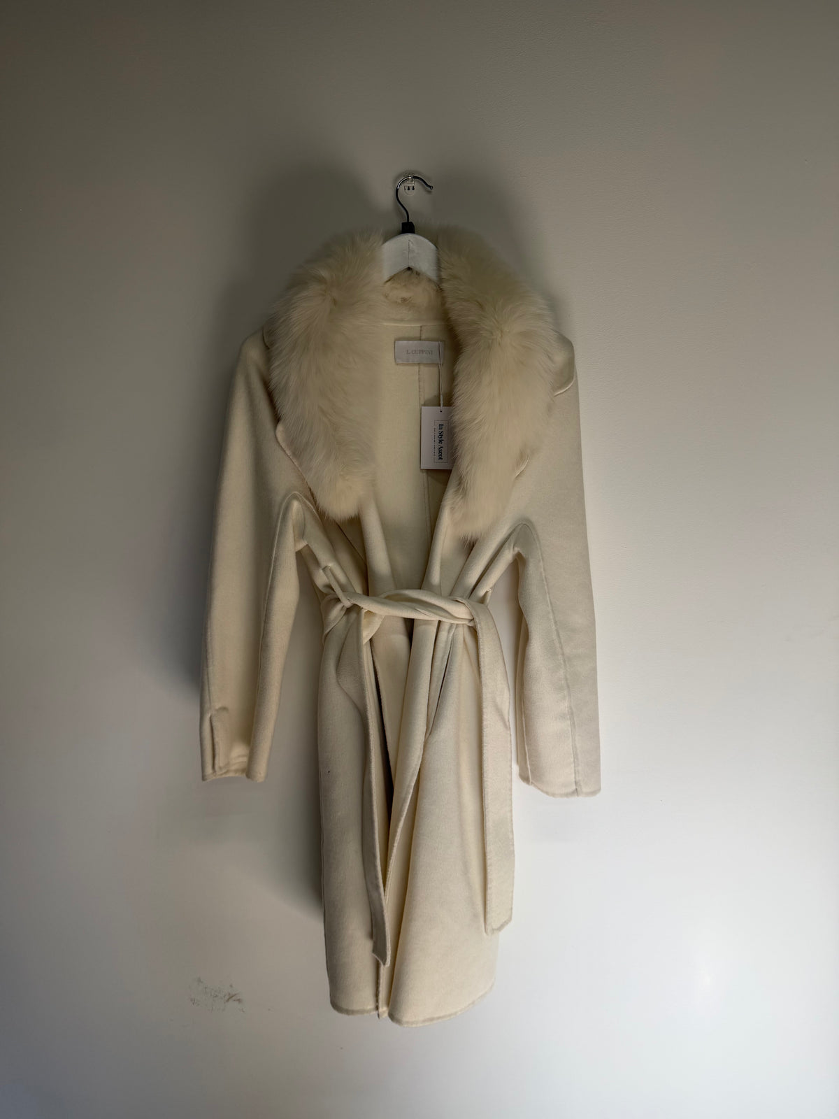 Preloved L.Cuppini Coat Size Small White