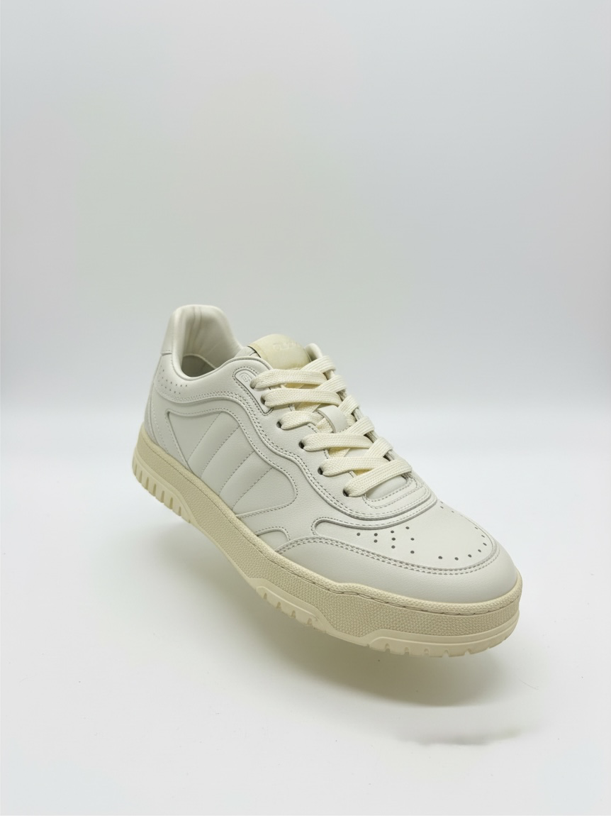 Preloved Gucci Trainers Size 37 UK 4 Cream, White with original logo