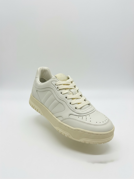 Preloved Gucci Trainers Size 37 UK 4 Cream, White with original logo