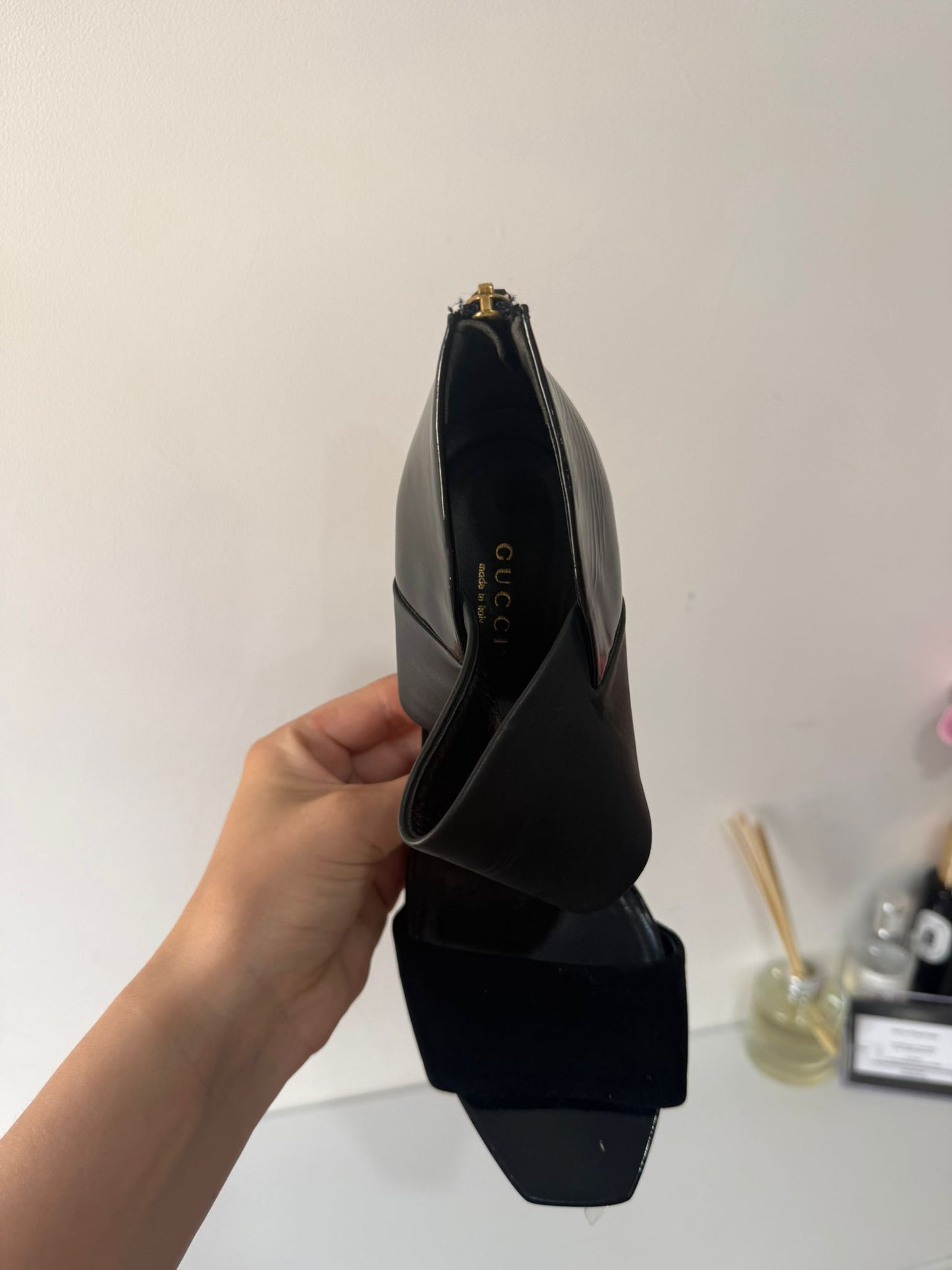 Preowned Black Gucci Heels, Size 6 (39)