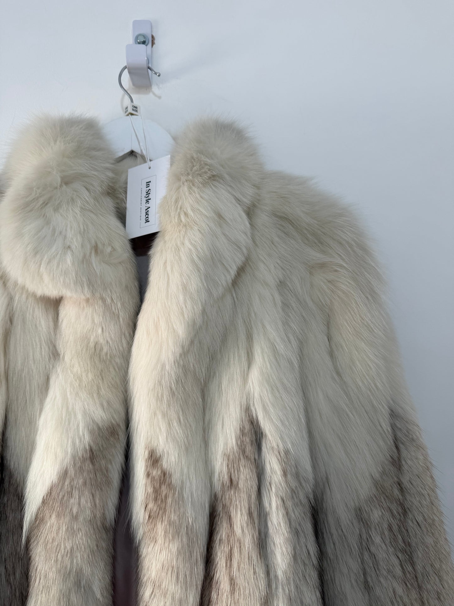 White Cream Vintage FOX FUR COAT, Size 10-12