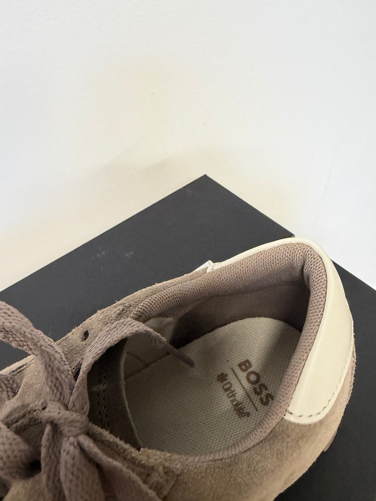 Preloved BOSS Trainers Size 7-40 Brown Suede