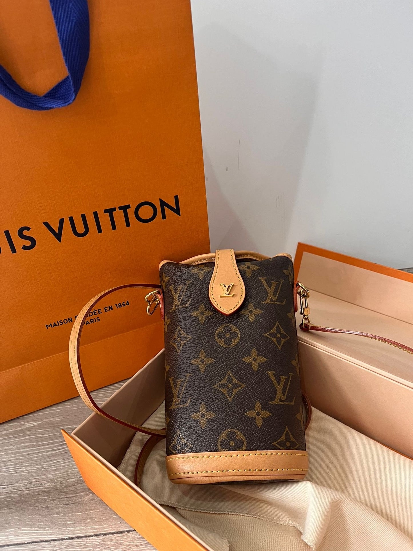 Louis Vuitton Fold Me Pouch