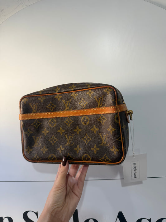 Monogram Louis Vuitton Compiegne 23, Has crossbody hooks