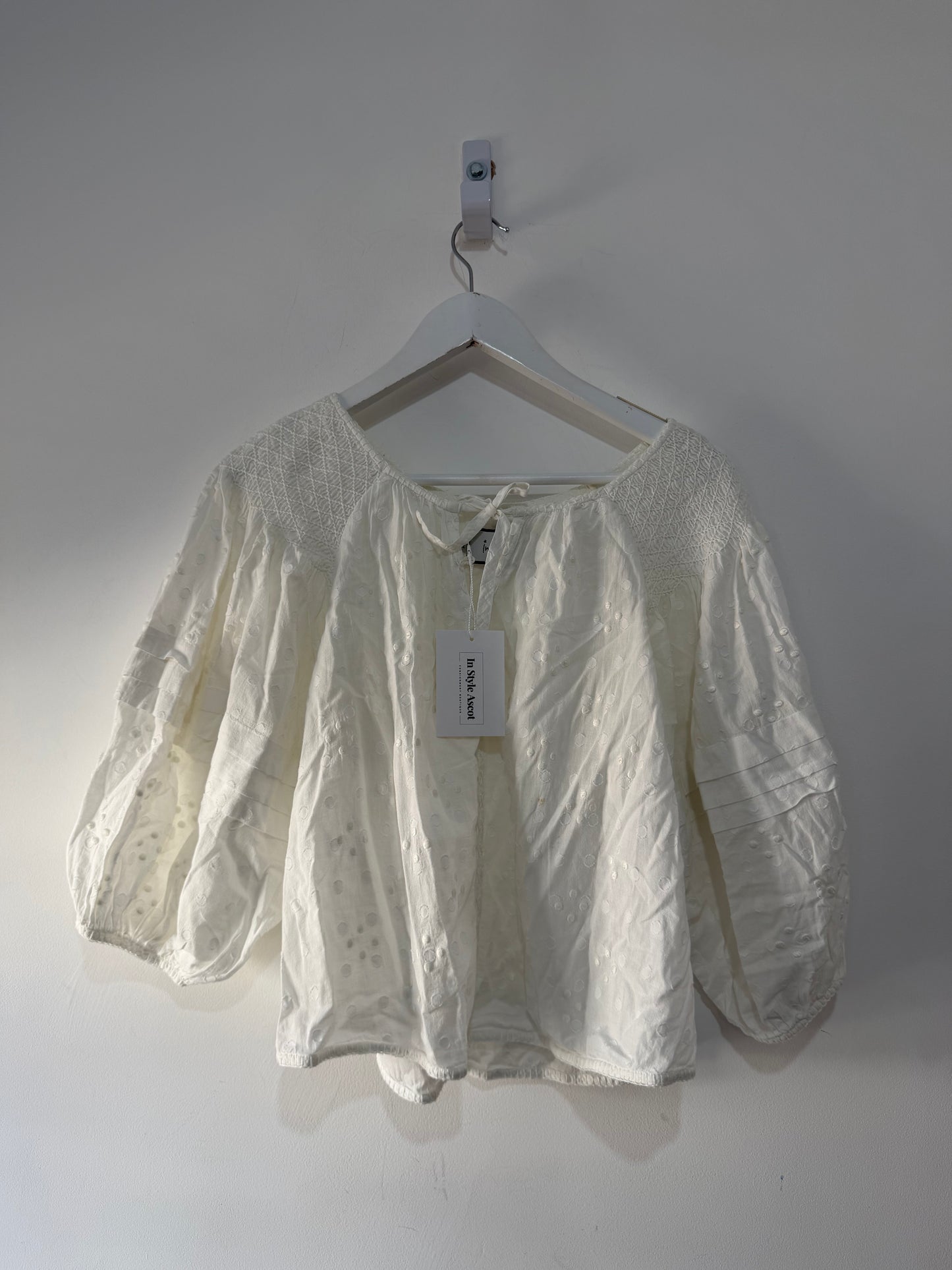 Preloved White Innika Choo Top, Small