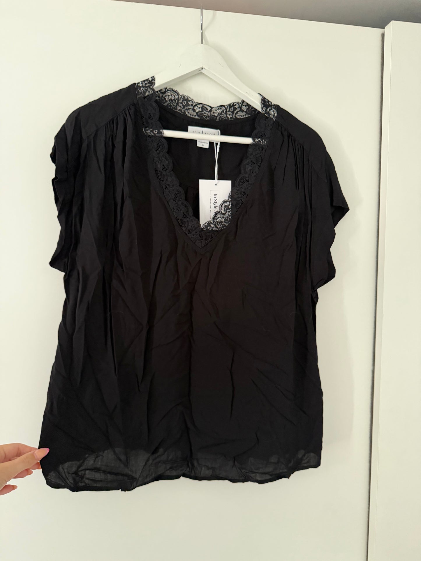 Pre-Loved Black Velvet by Graham & Spencer Top, XL