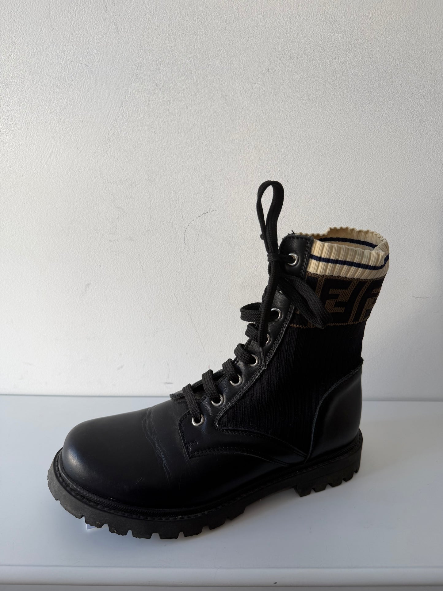 Preloved Fendi Boots Size 37 UK 4 Black and Brown