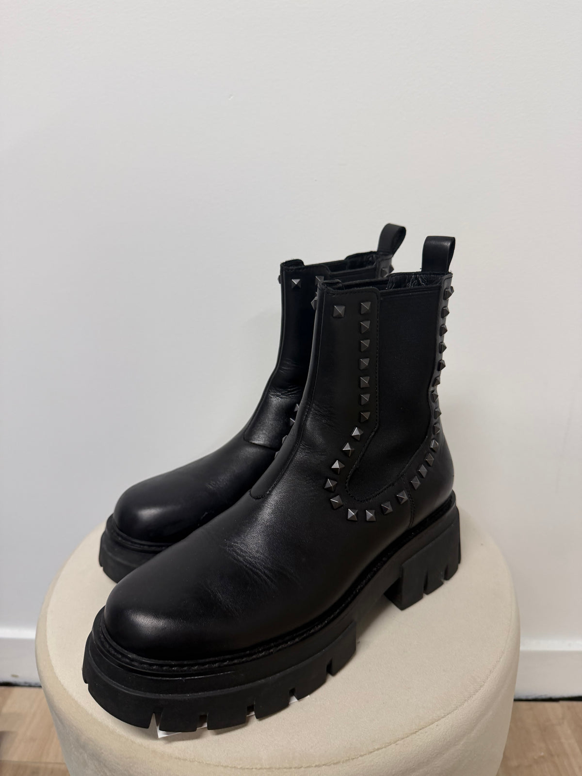 Preloved Ash Boots Size 5 - 38 Black with Silver Studs