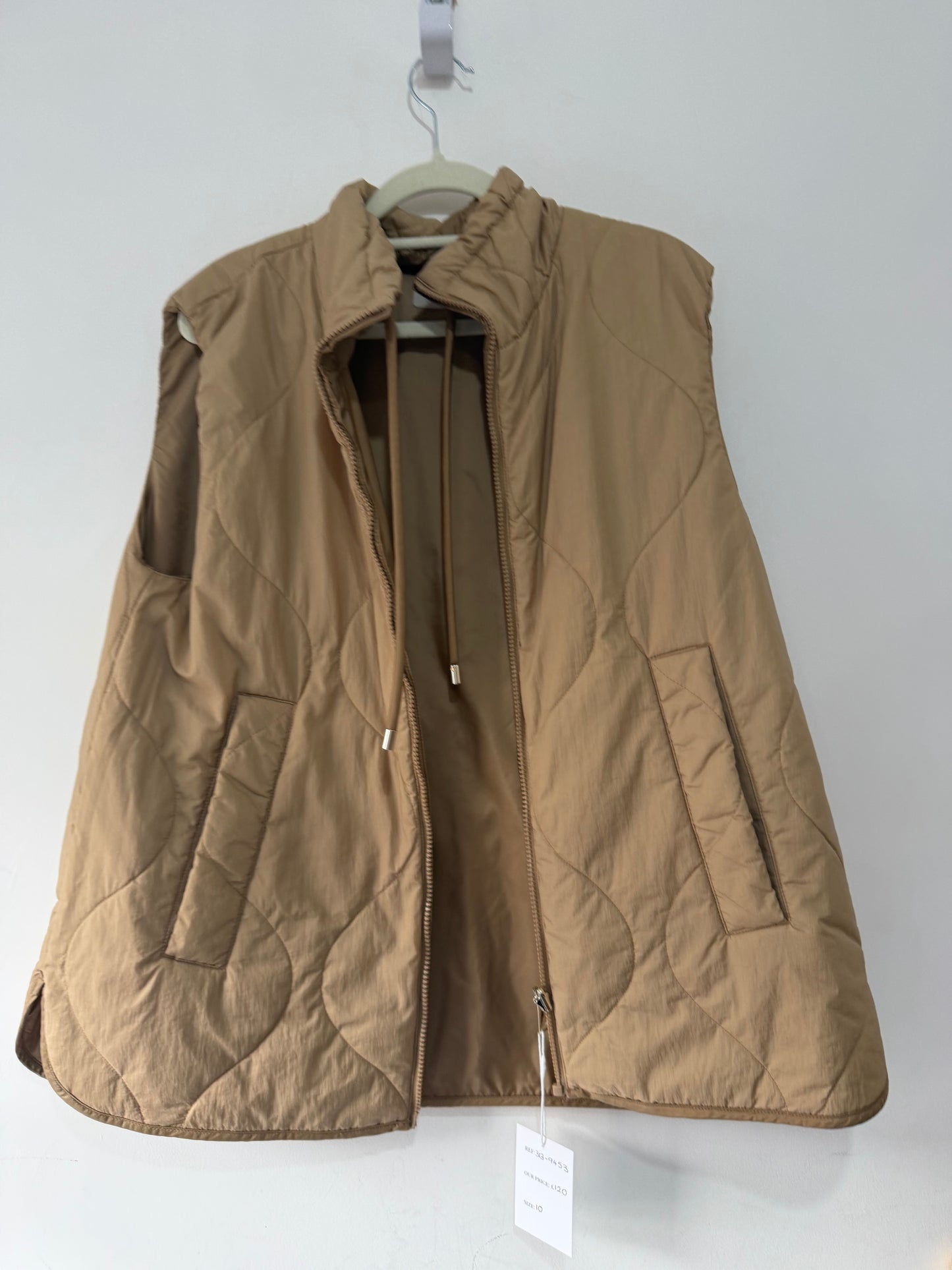 Preloved Weekend MaxMara Water Repellent Gilet Size 6 fits UK 10 Camel