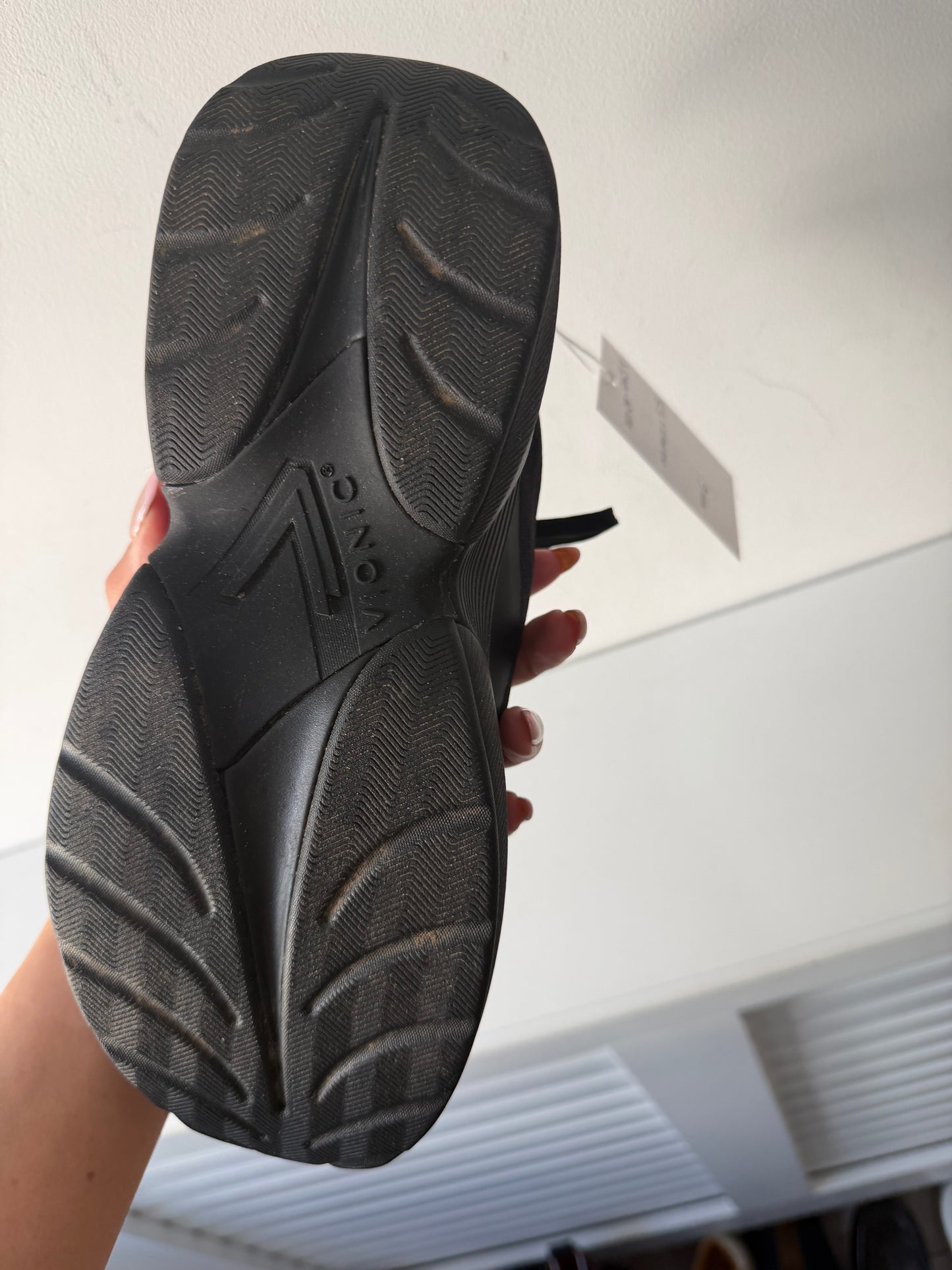 Preloved Vionic Trainers Size 6 Black