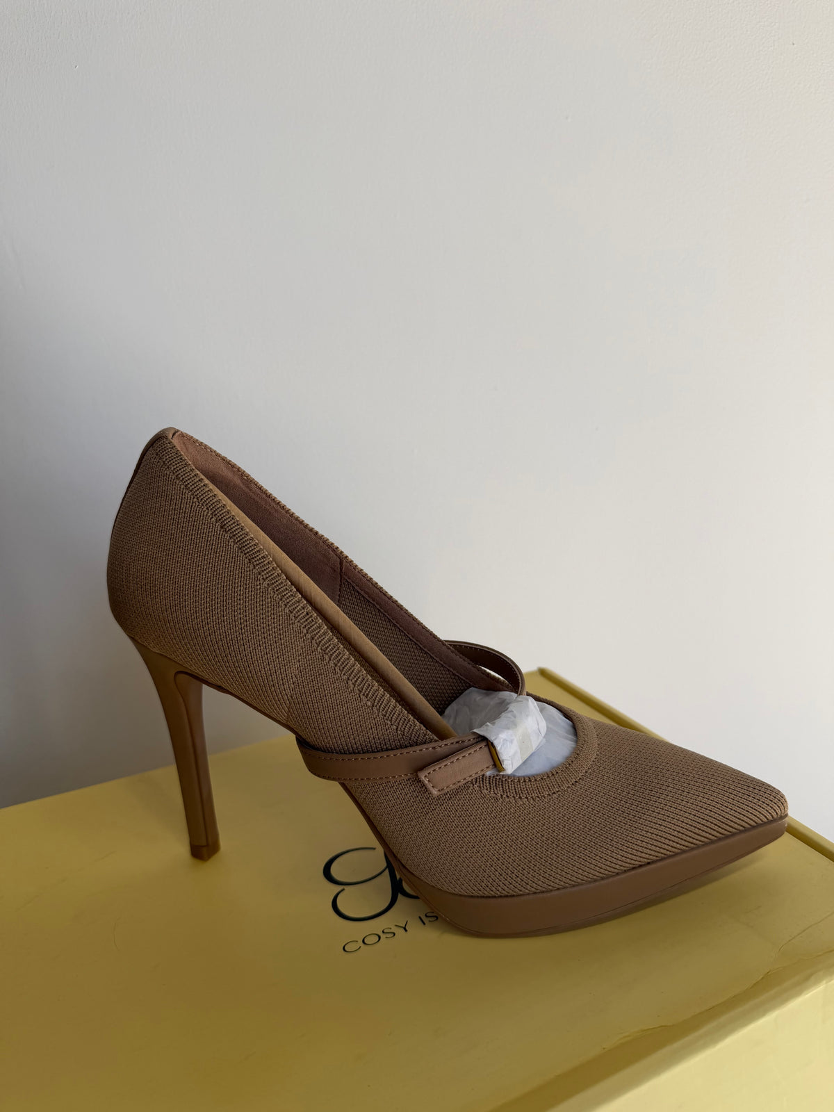 Preloved Cosy Island Heels Size 5.5 Beige/Taupe