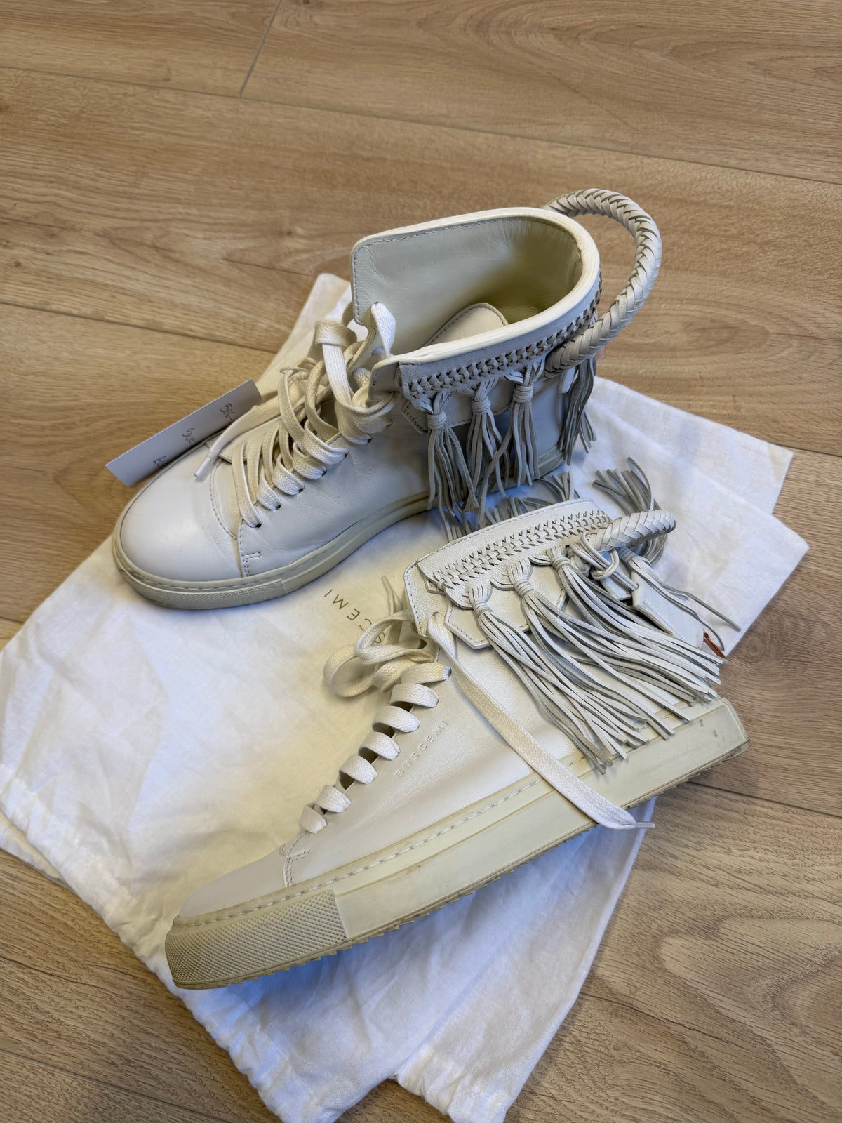 Preloved Bushemi Trainers Size 4 - 37 White Tassel