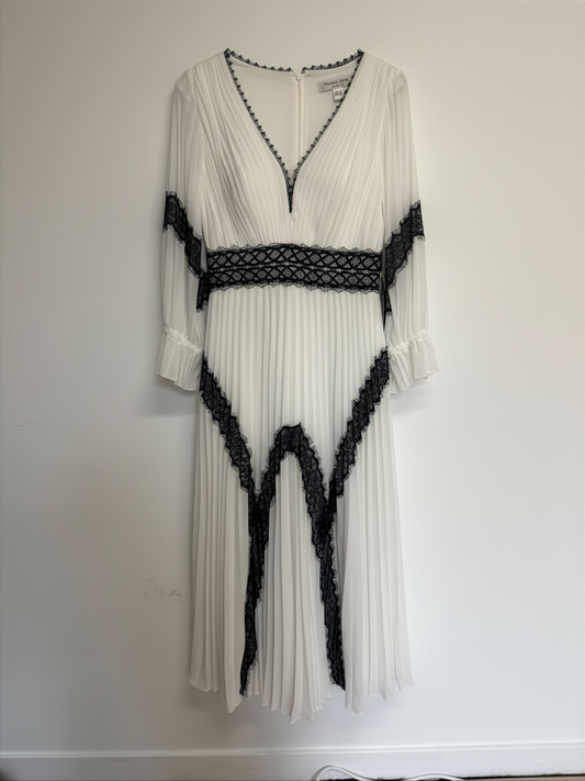Brand New with Tags Invitations by Veni Dress Size 8 White and Navy