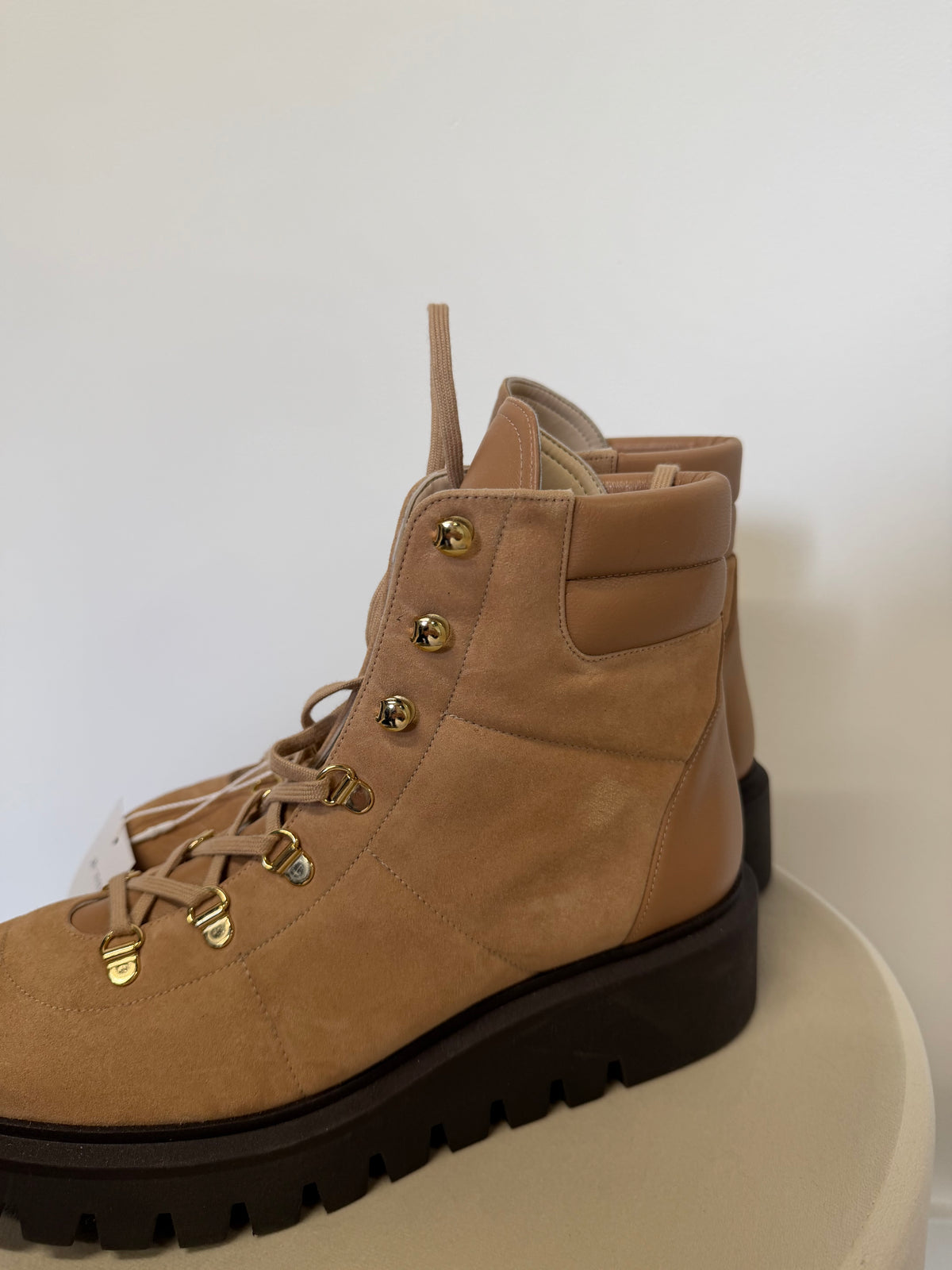Preloved Stuart Wietzman Boots EU 40 UK 7 Beige