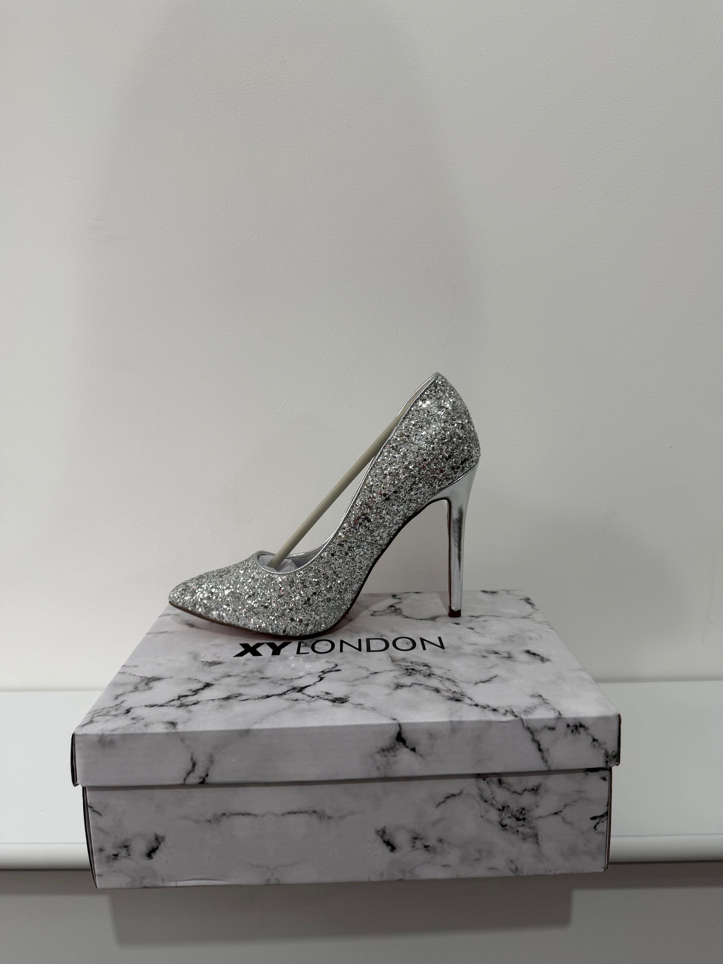 Pre-owned, Silver Sparkle Brand New XYLONDON Heels, Size 5
