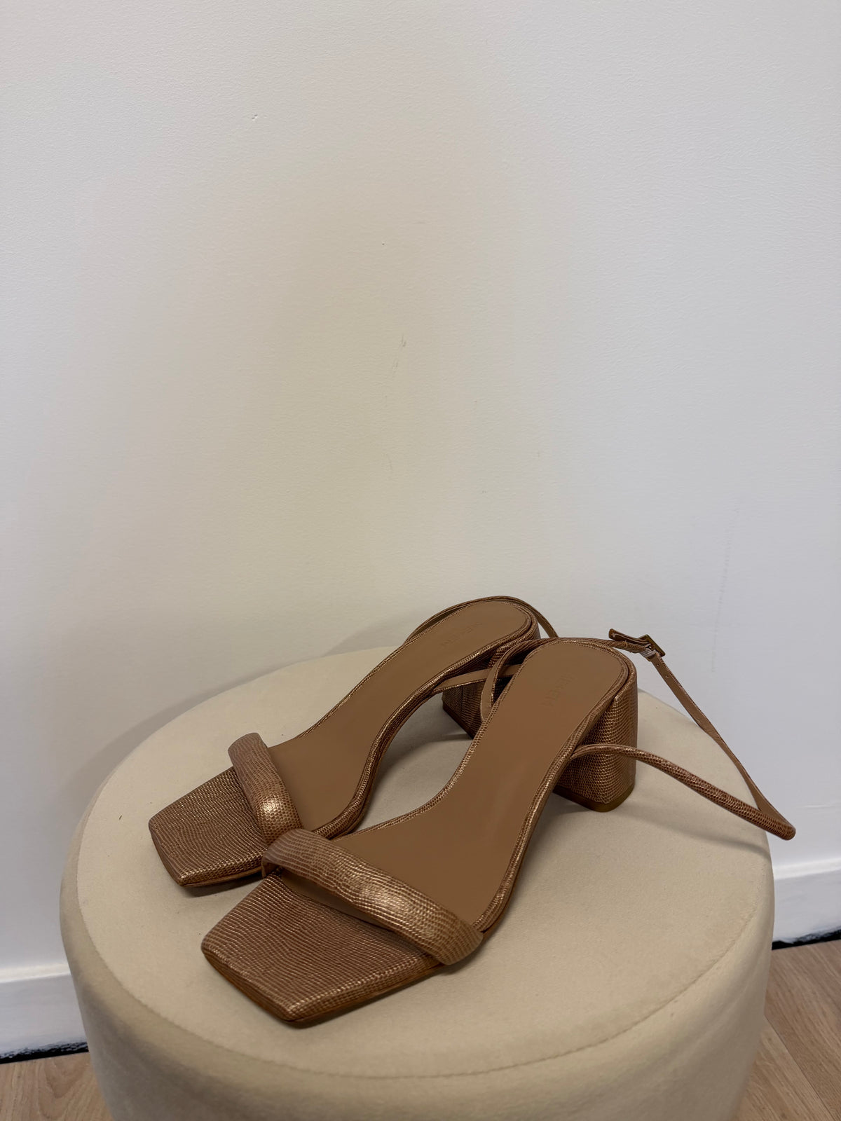Preloved ME + EM Block Heels Size 5.5 - UK 38.5 Gold