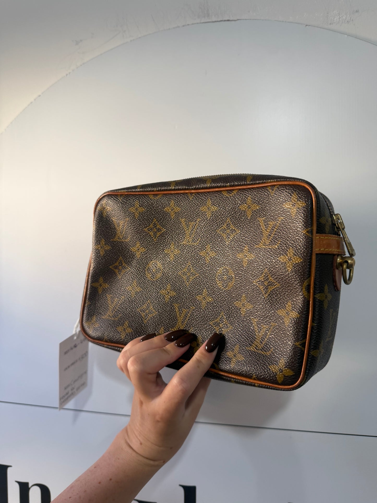 Monogram Louis Vuitton Compiegne 23, Has crossbody hooks