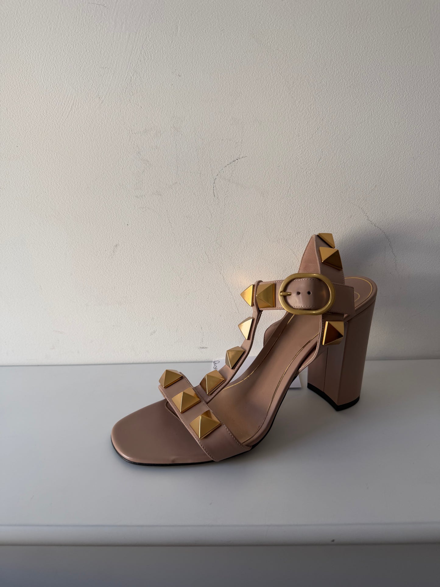 Preloved Valentino Garavani Heels Size 6 - 39 Nude/Pink