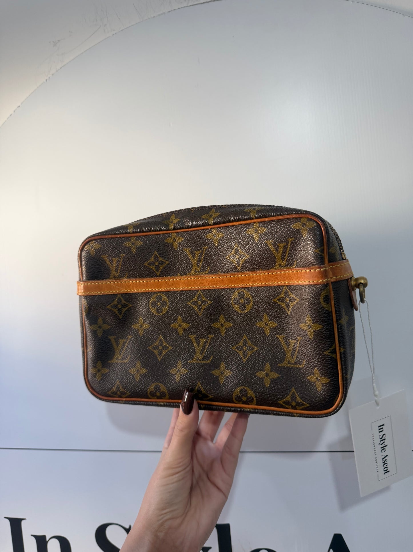 Monogram Louis Vuitton Compiegne 23, Has crossbody hooks