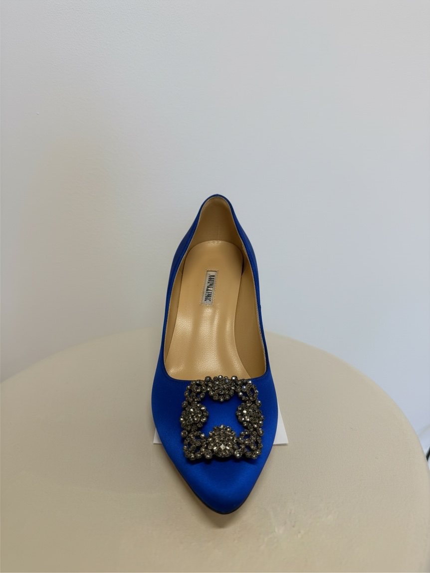 Preloved Manolo Blahnik Heels Size 8 Blue