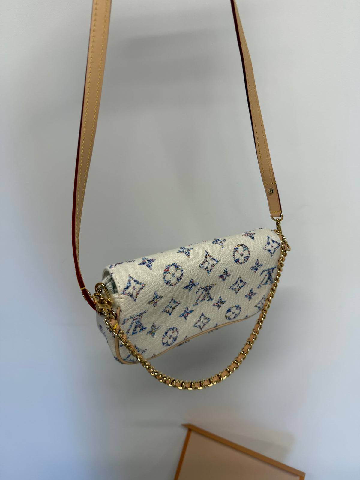 Preloved Louis Vuitton Handbag White and Multicoloured