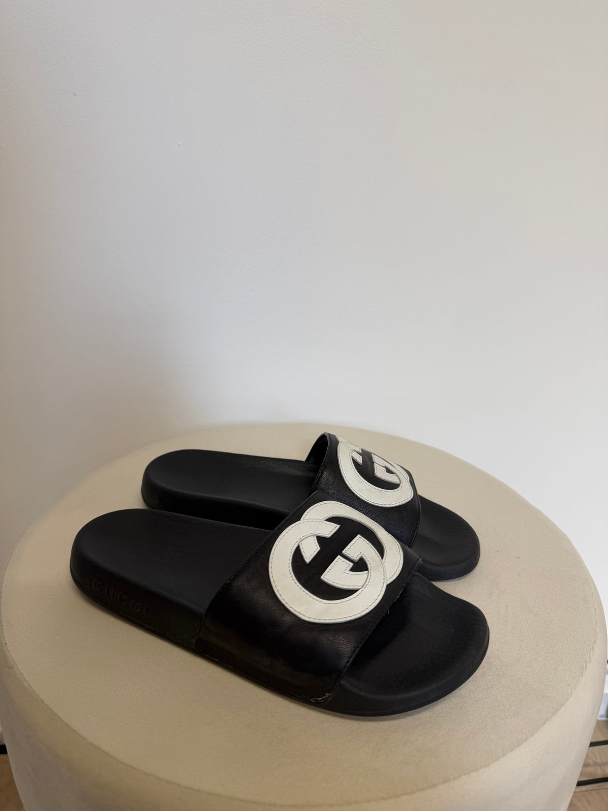 Preloved Gucci Kids Sliders Age 7 Black