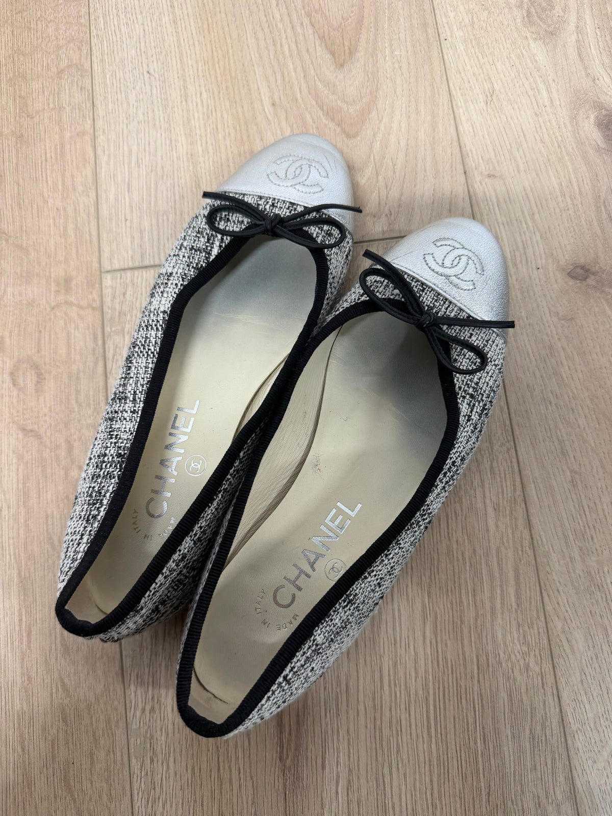 Preloved Chanel Ballet Flats Size 3.5 - 36.5 Boucle Black/Grey