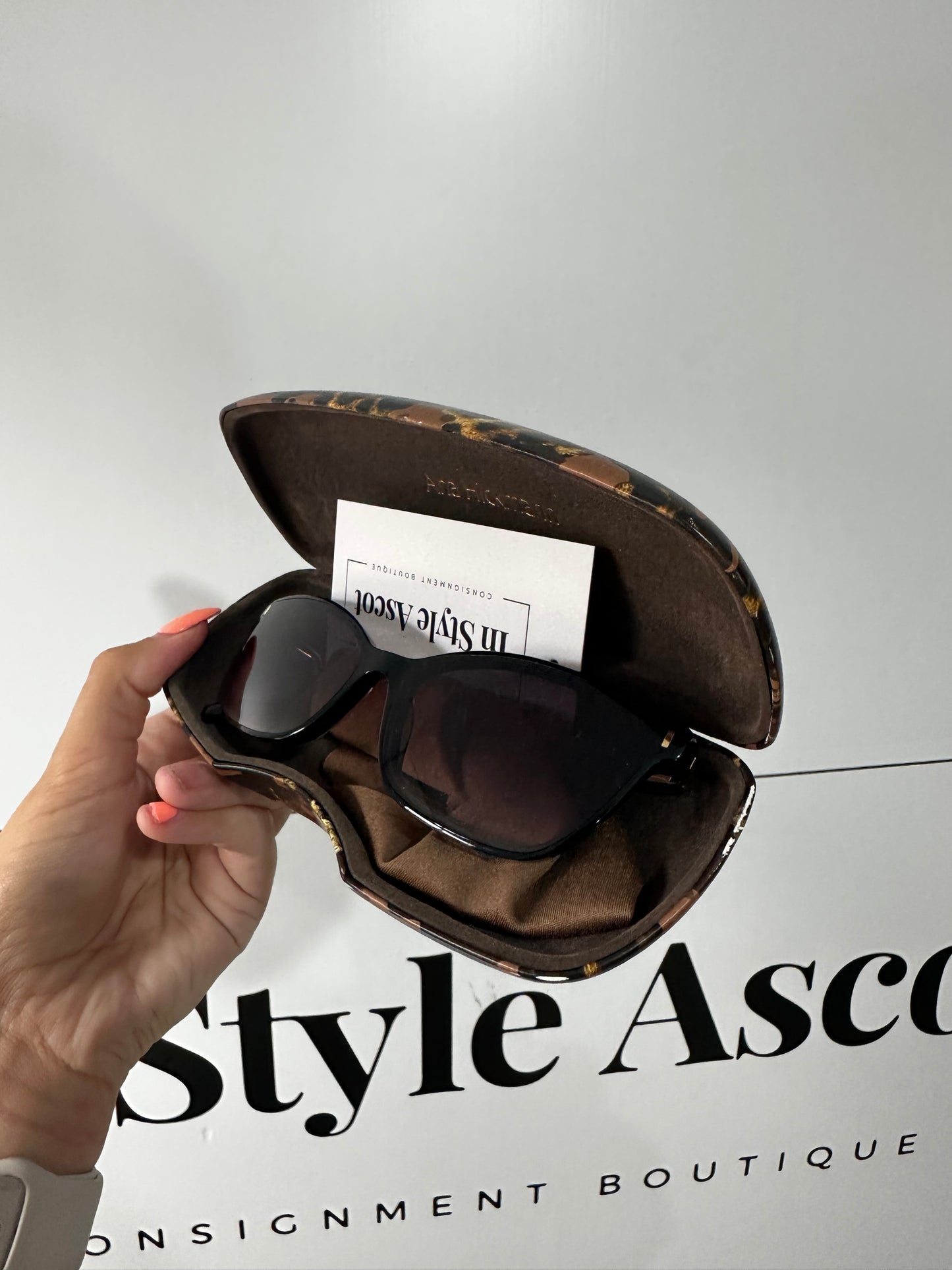 Black Ana hickmann Sunglasses