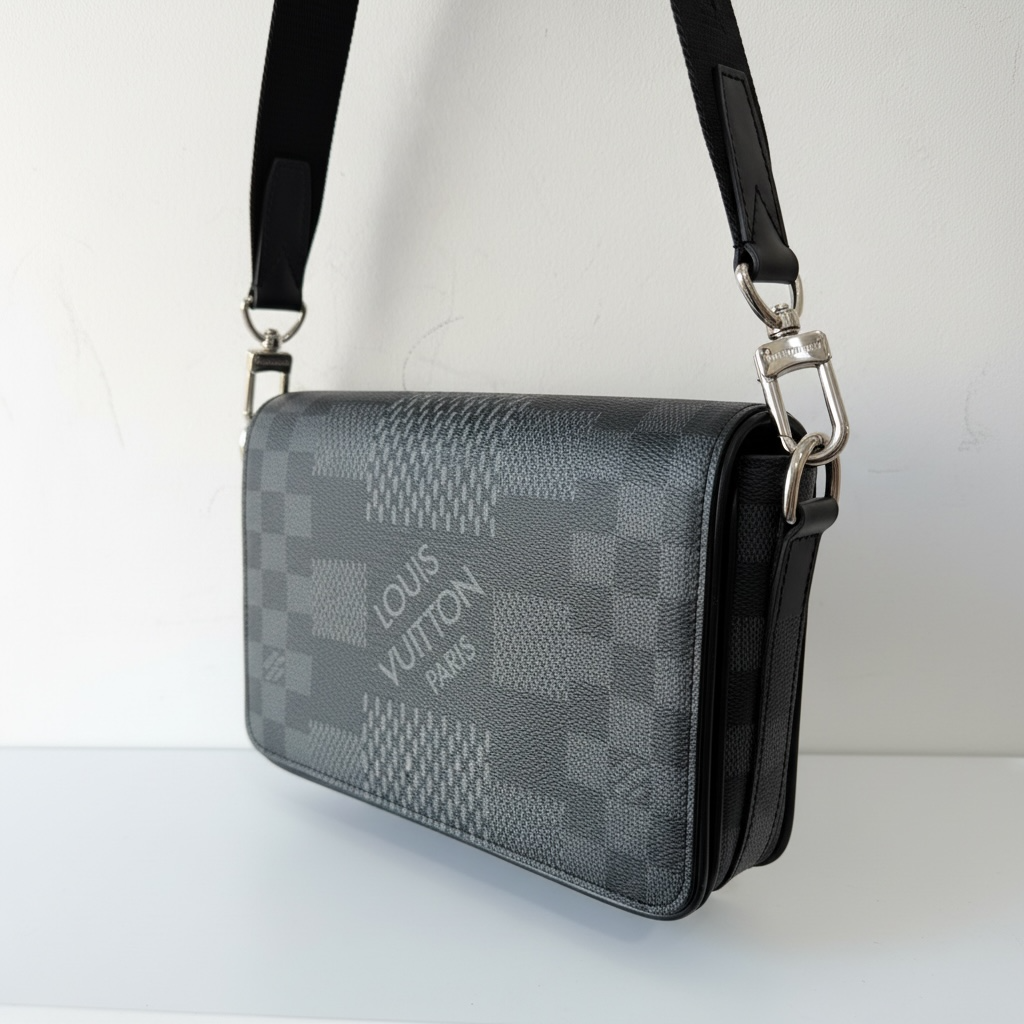 Preloved, Studio Messenger bag, Damier Graphite 3D Canvas Louis Vuitton Unisex Bag, 23.5 x 16 x 5.5 cm