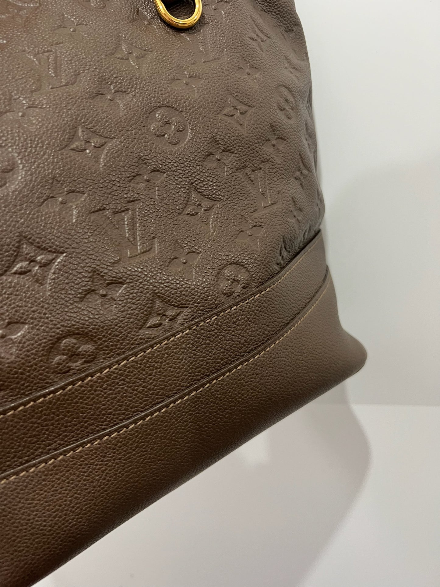 Grey Louis Vuitton St Germaine