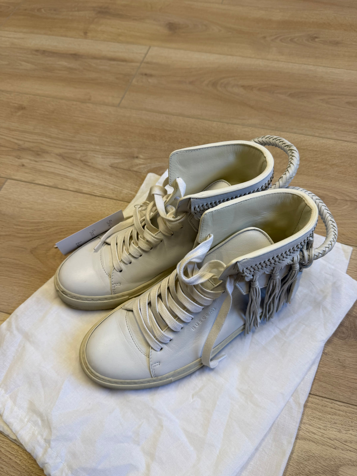 Preloved Bushemi Trainers Size 4 - 37 White Tassel