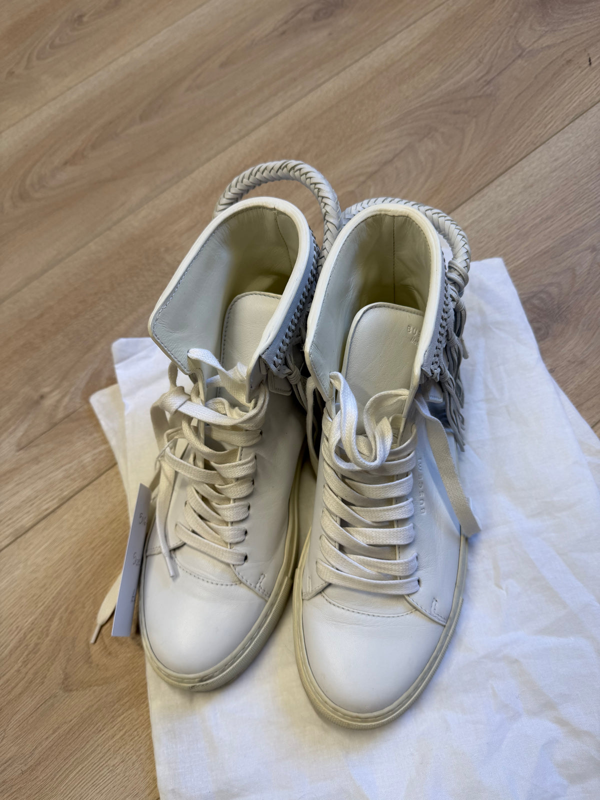 Preloved Bushemi Trainers Size 4 - 37 White Tassel