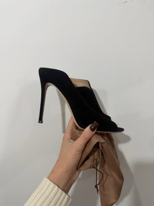 Black Gianvito Rossi Heels, Size 40 UK 7