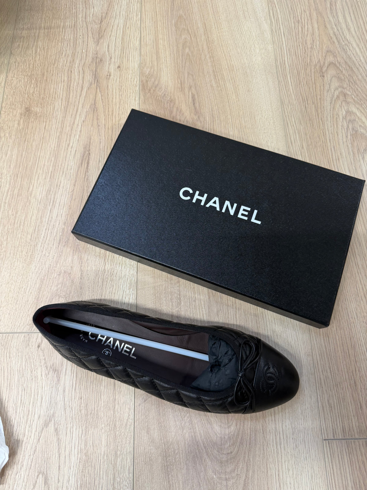 Preloved Chanel Flats Size 7 Black (40)